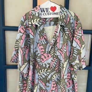 Men’s XXL Tommy Bahama Floral Hawaiian beach shirt